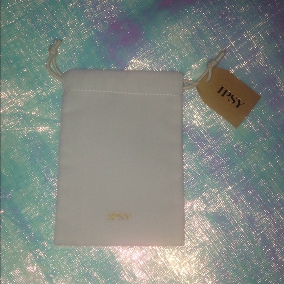 6/$15 IPSY Plush White Drawstring Gift Bag - Picture 2 of 5